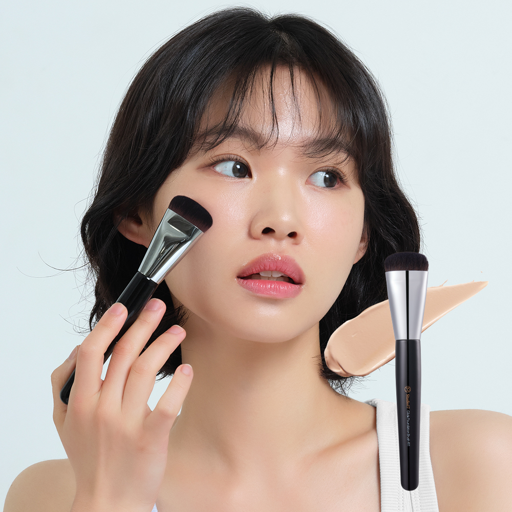 Studio 17 Glide Foundation Brush 411