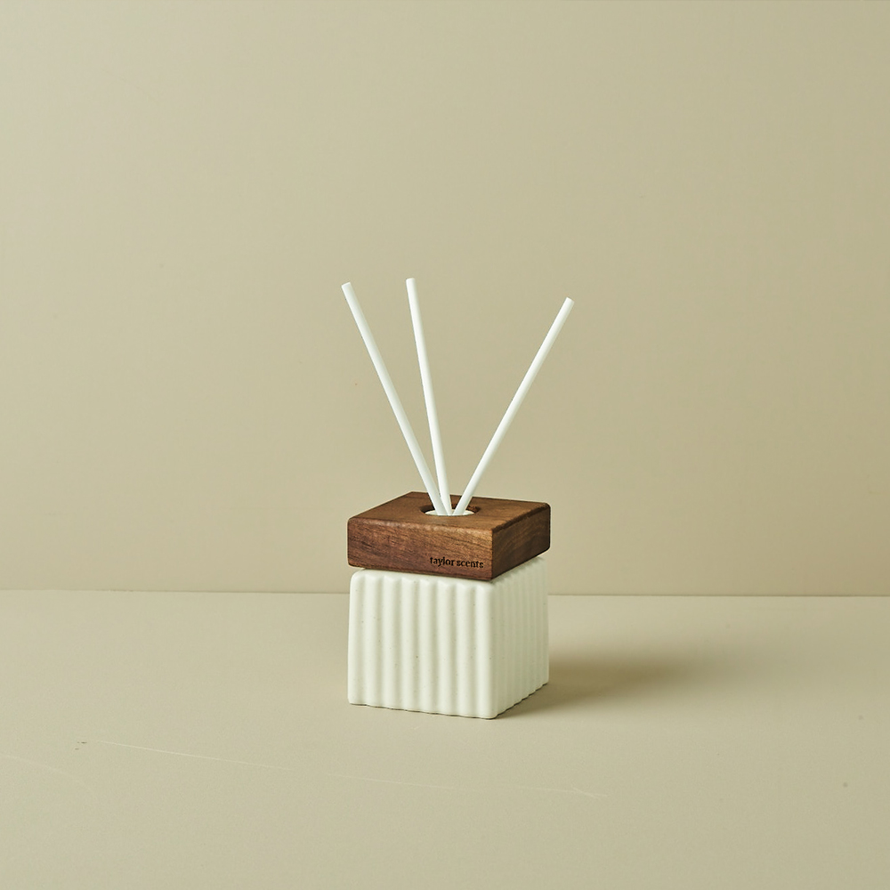 https://image.oliveyoung.co.kr/cfimages/cf-goods/uploads/images/thumbnails/10/0000/0020/A00000020472404ko.jpg?l=ko