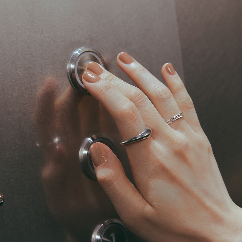 https://image.oliveyoung.co.kr/cfimages/cf-goods/uploads/images/thumbnails/10/0000/0020/A00000020621341ko.jpg?l=ko