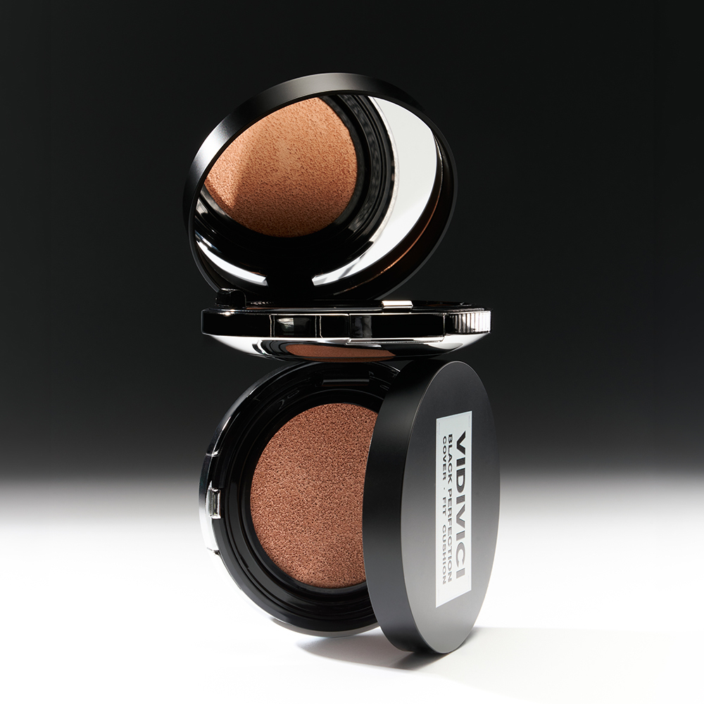 Singyu Color / Beulreosijeungjeonggihoek Bidibichi Black Peopeksyeon Keobeo Pit Cushion Gihoek ([신규컬러/블러시증정기획] 비디비치 블랙 퍼펙션 커버 핏 쿠션 기획)