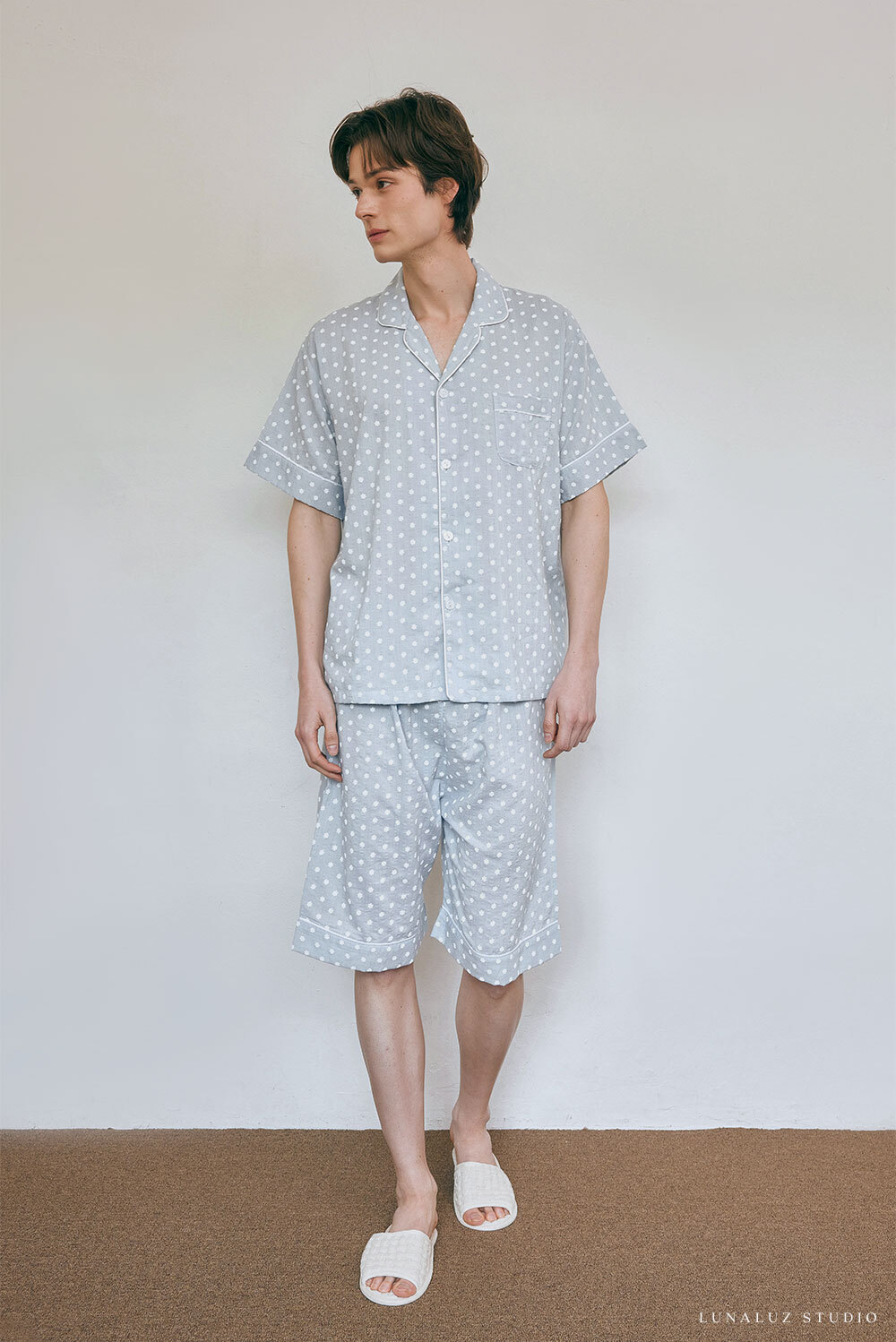 https://image.oliveyoung.co.kr/cfimages/cf-goods/uploads/images/thumbnails/10/0000/0025/A00000025706804ko.jpg?l=ko