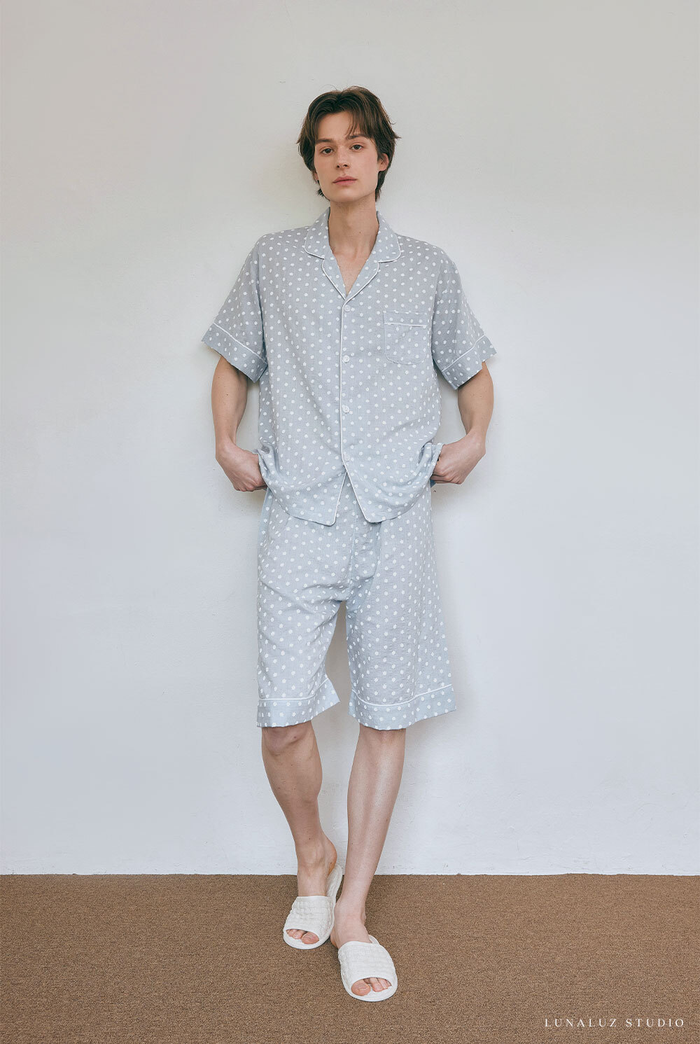 https://image.oliveyoung.co.kr/cfimages/cf-goods/uploads/images/thumbnails/10/0000/0025/A00000025706808ko.jpg?l=ko