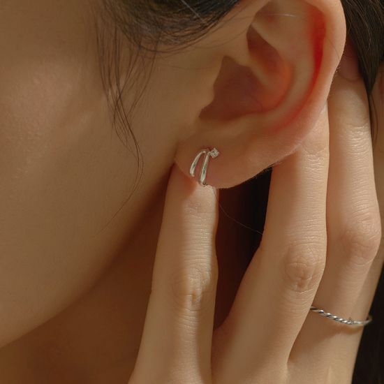 더블유비엘 925실버 모먼트 투 라인 원터치 링 귀걸이 가격 추이 더블유비엘 더블유비엘 925실버 모먼트 투 라인 원터치 링 귀걸이 - 최저가 56,560원