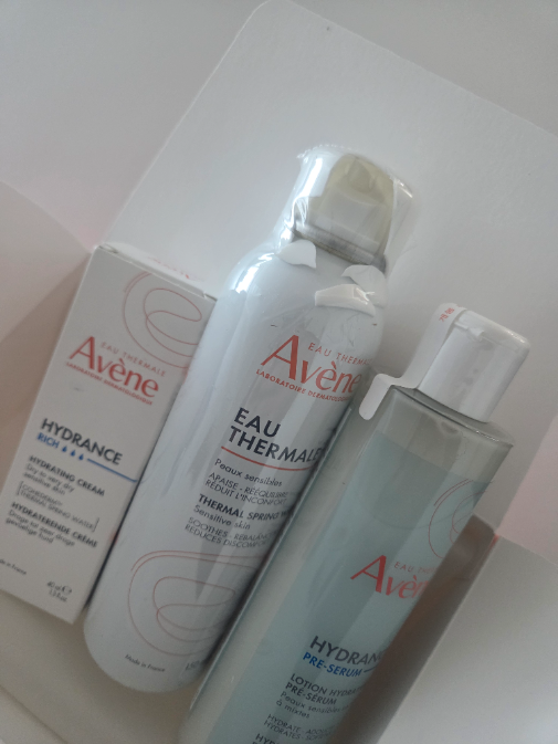 Набор Avene (лосьон-эссенция 200ml + крем 40ml + термальная вода 150ml)