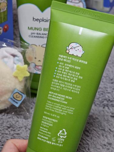 Manggomgutjeujeungjeong Beplain Nok Yaksanseong Cleansing Foam 160 ml Deobeul Gihoek (+ Dongjeonjigap ) ([망곰굿즈증정] 비플레인 녹두 약산성 클렌징폼 160ml 더블 기획 (+동전지갑))